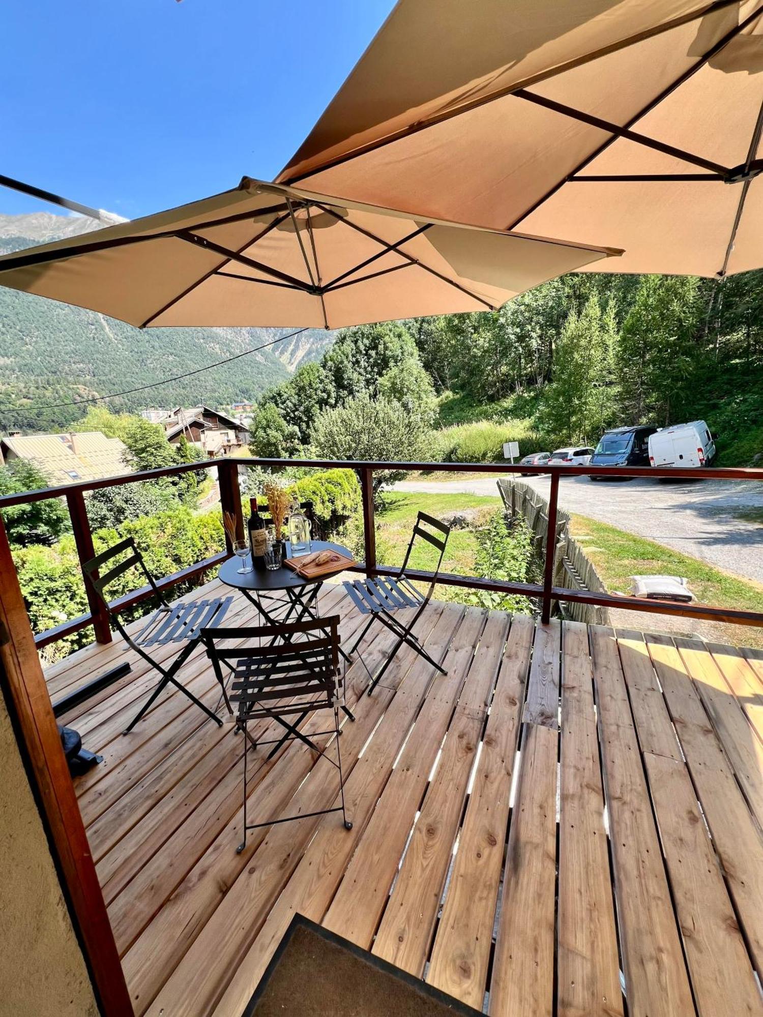 Charmante Maison De Montagne Briançon Esterno foto